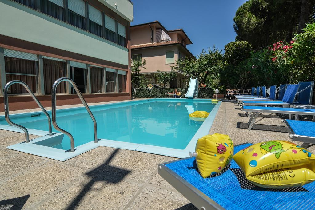 Hotel Zani Червия Экстерьер фото