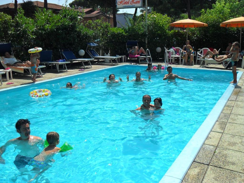 Hotel Zani Червия Экстерьер фото